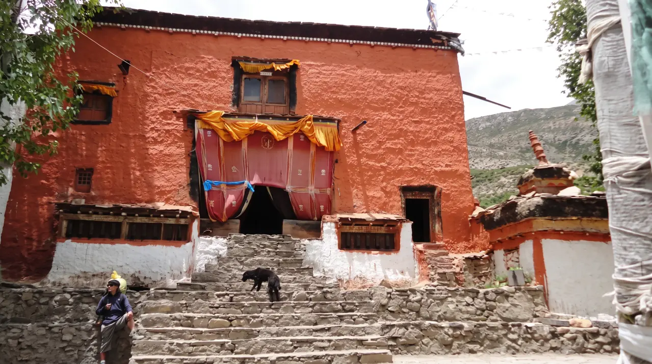 Gompa Lo Ghekar