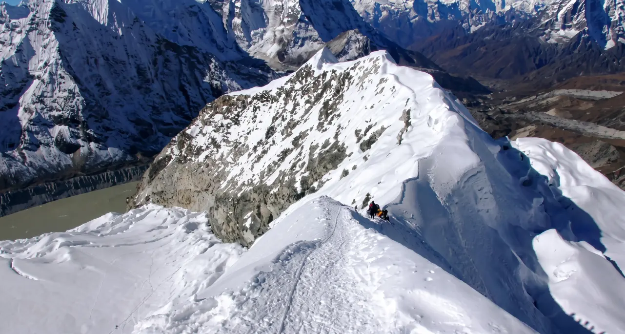 Island-Peak Summit
