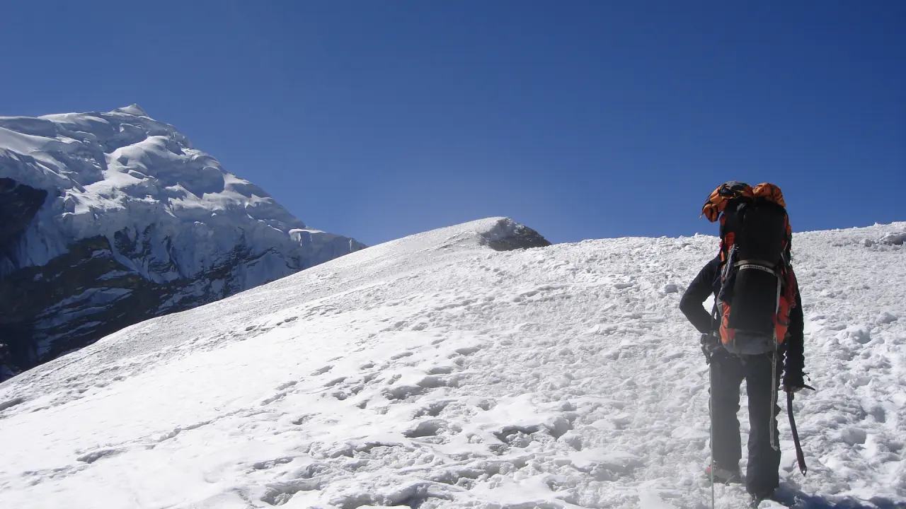 Aufstieg über den Schneegrat zum Chulu-West Highcamp