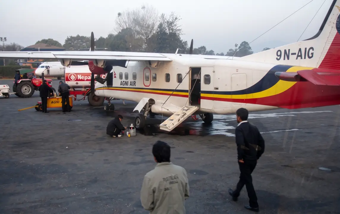 Flugzeug am Pokhara Flughafen, Nepal