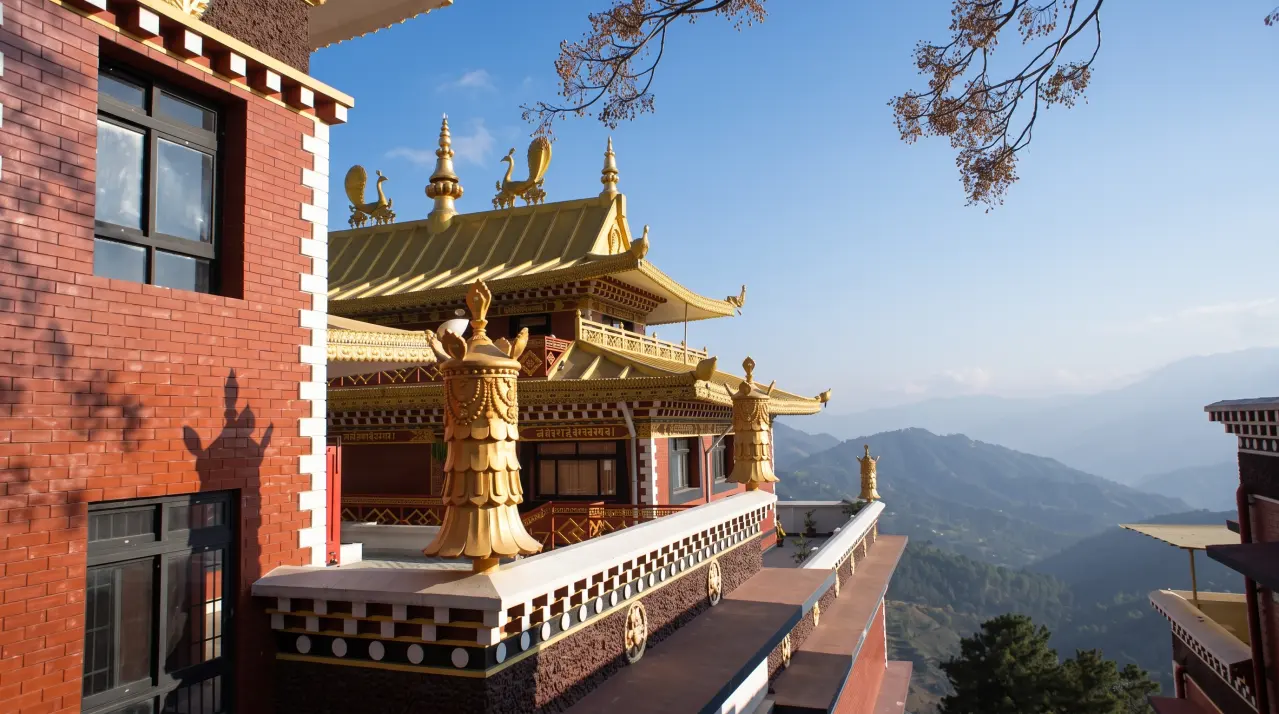 Kathmandu-Valley Region: Ein sehr wichtiger Pilgerort für die Buddhisten ist das Kloster Thrangu Tashi Yangtse auf dem Gipfel des Namo Buddha.