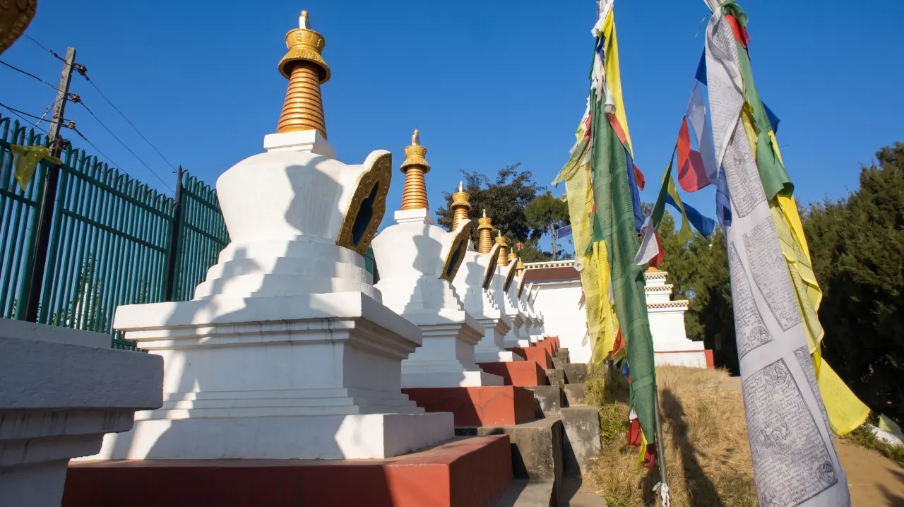 Stupas am Namo Buddha