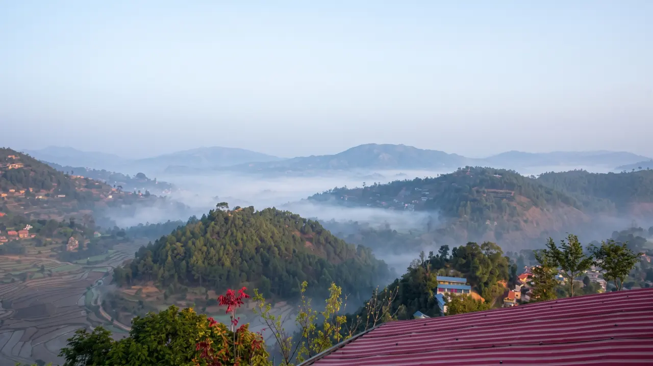 Morgendlicher Nebel über Balthali