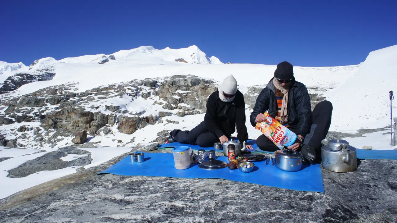 Frühstück im Mera-Peak-Basecamp