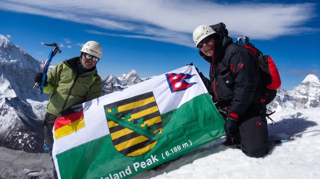 Island-Peak summit