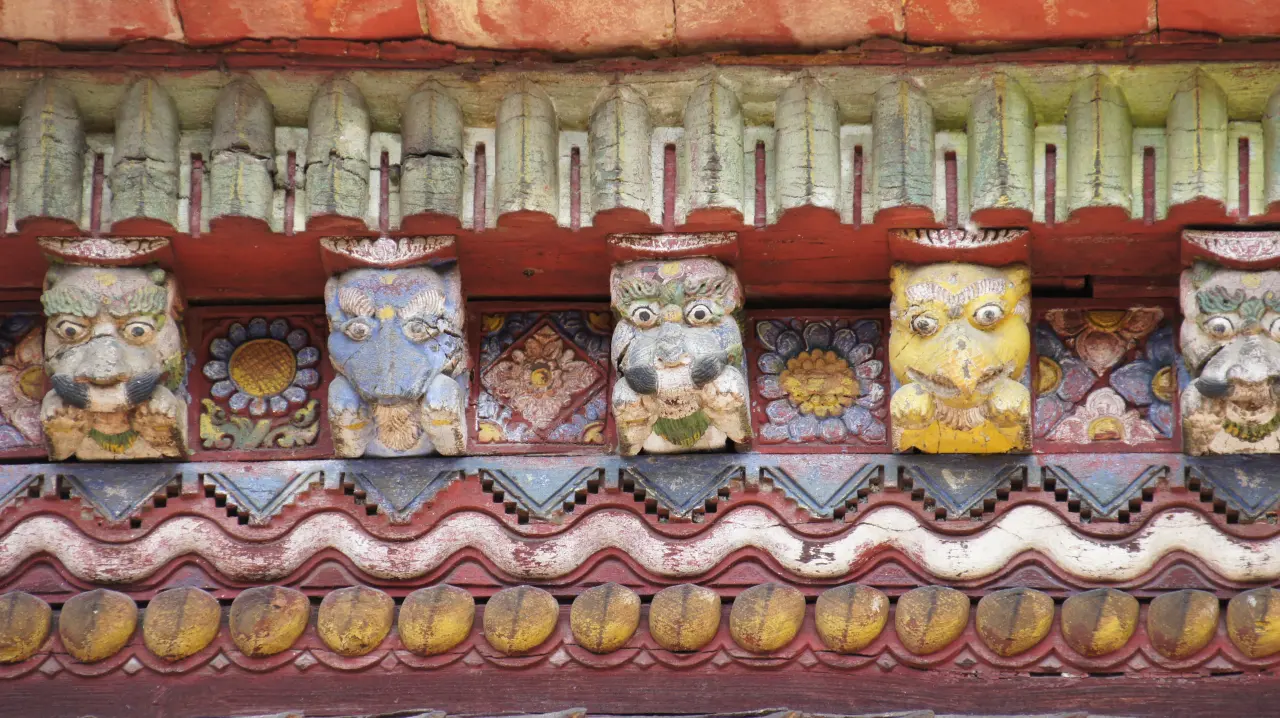 Holzschnitzereien am Kathmandu Durbar Square, Nepal Trekking