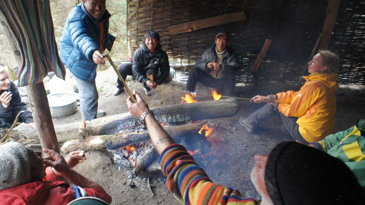 Abendessen in Tok Tok mit Lagerfeuer