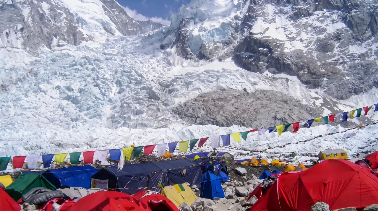 Das Everest  Basecamp im April