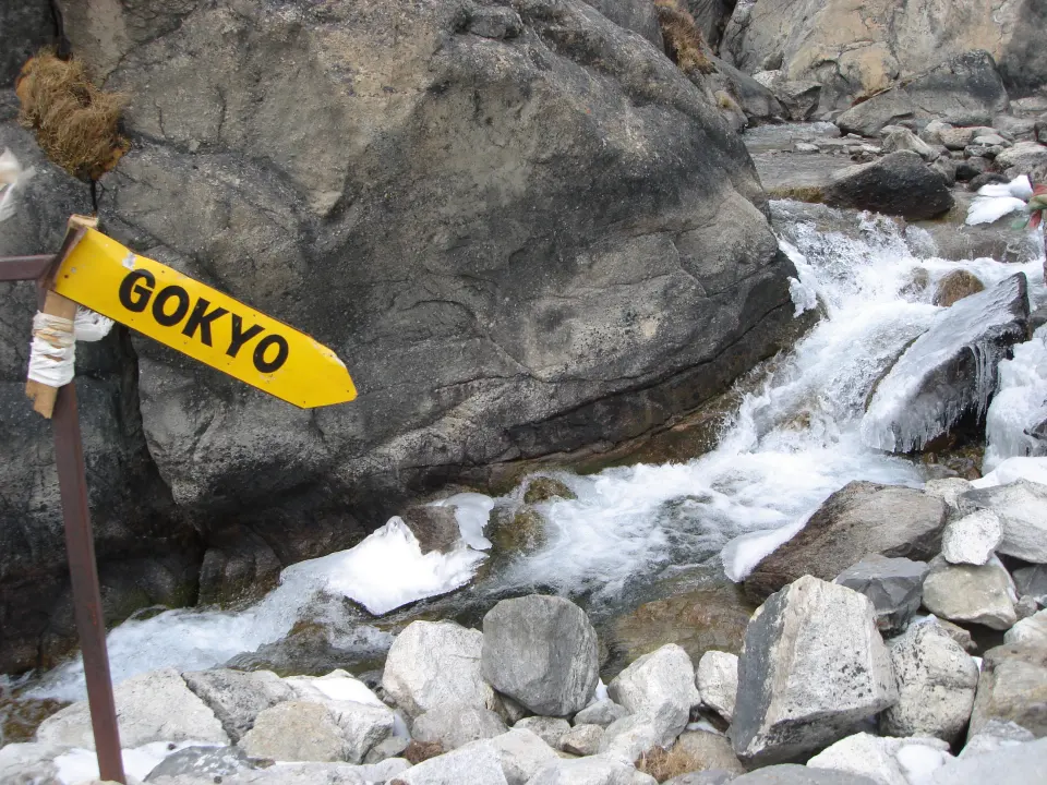 Schild auf dem Gokyo-Everest BC-Trekking