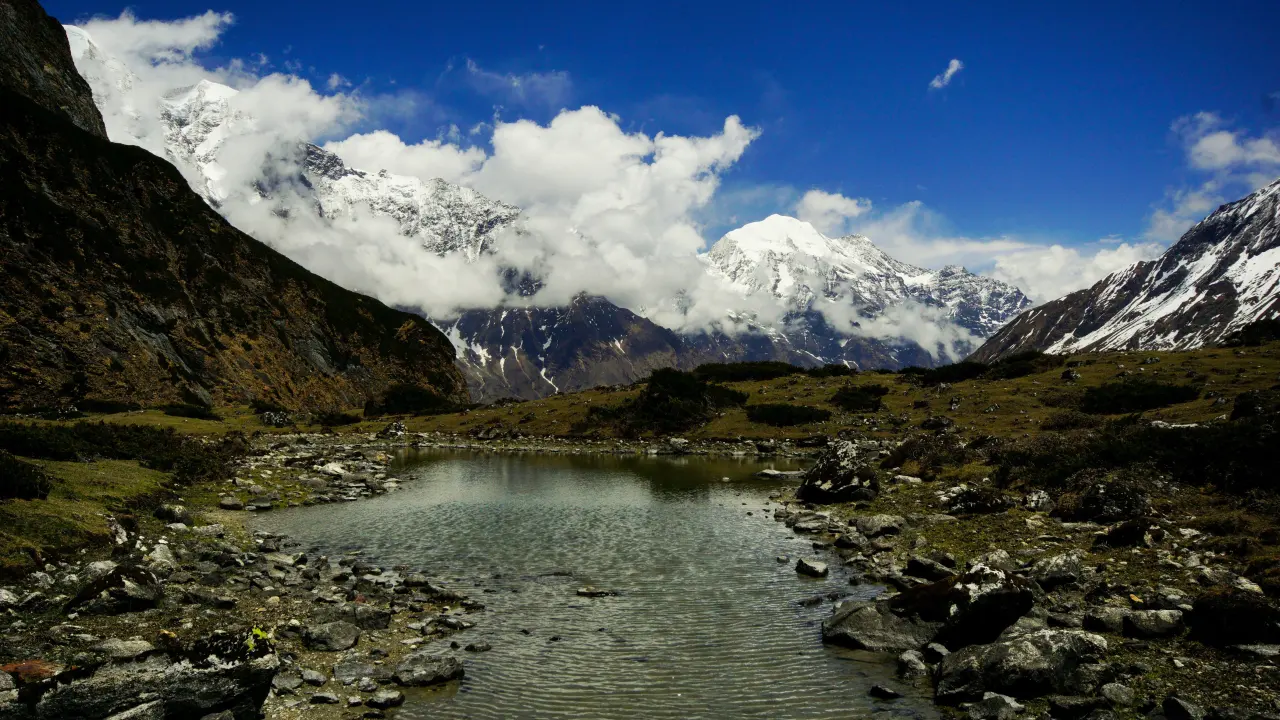 Kleine Seen auf dem Weg, Manaslu Trekking