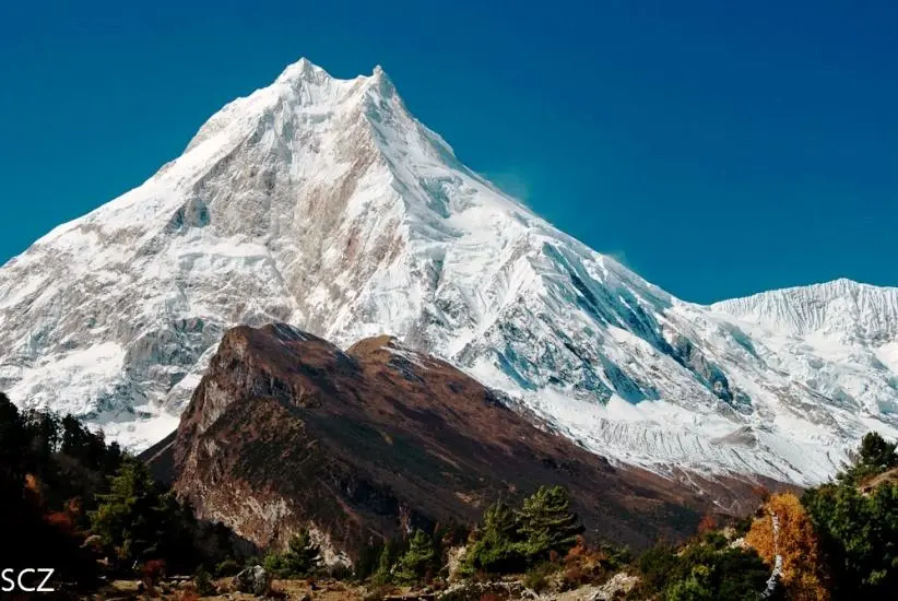 Manaslu Region: Der Manaslu gesehen vom Kloster Lho.