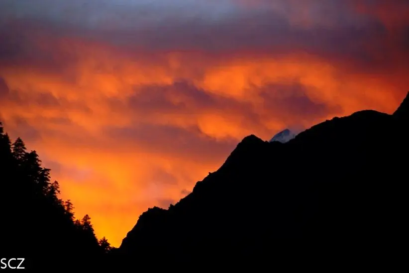 Manaslu Region: Wunderschöner Sonnenuntergang am Manaslu.
