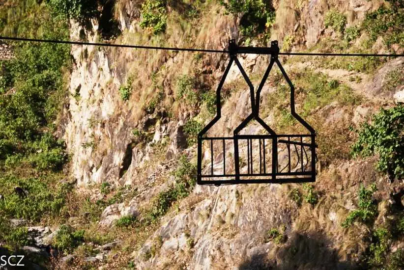 Manaslu Region: Eine Seilbahn zur Flussüberquerung in Nepal. Wird aber so gut wie nie benutzt.