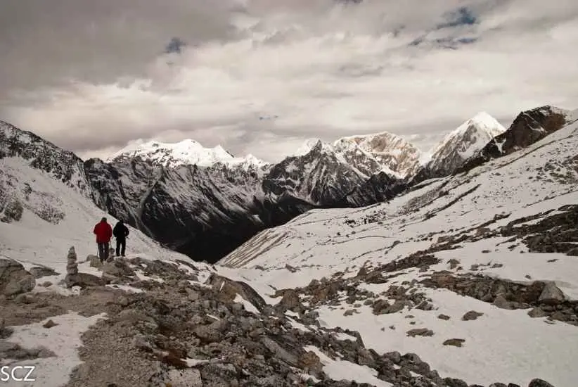 Manaslu Region: Abstieg vom Larke-La-Pass.