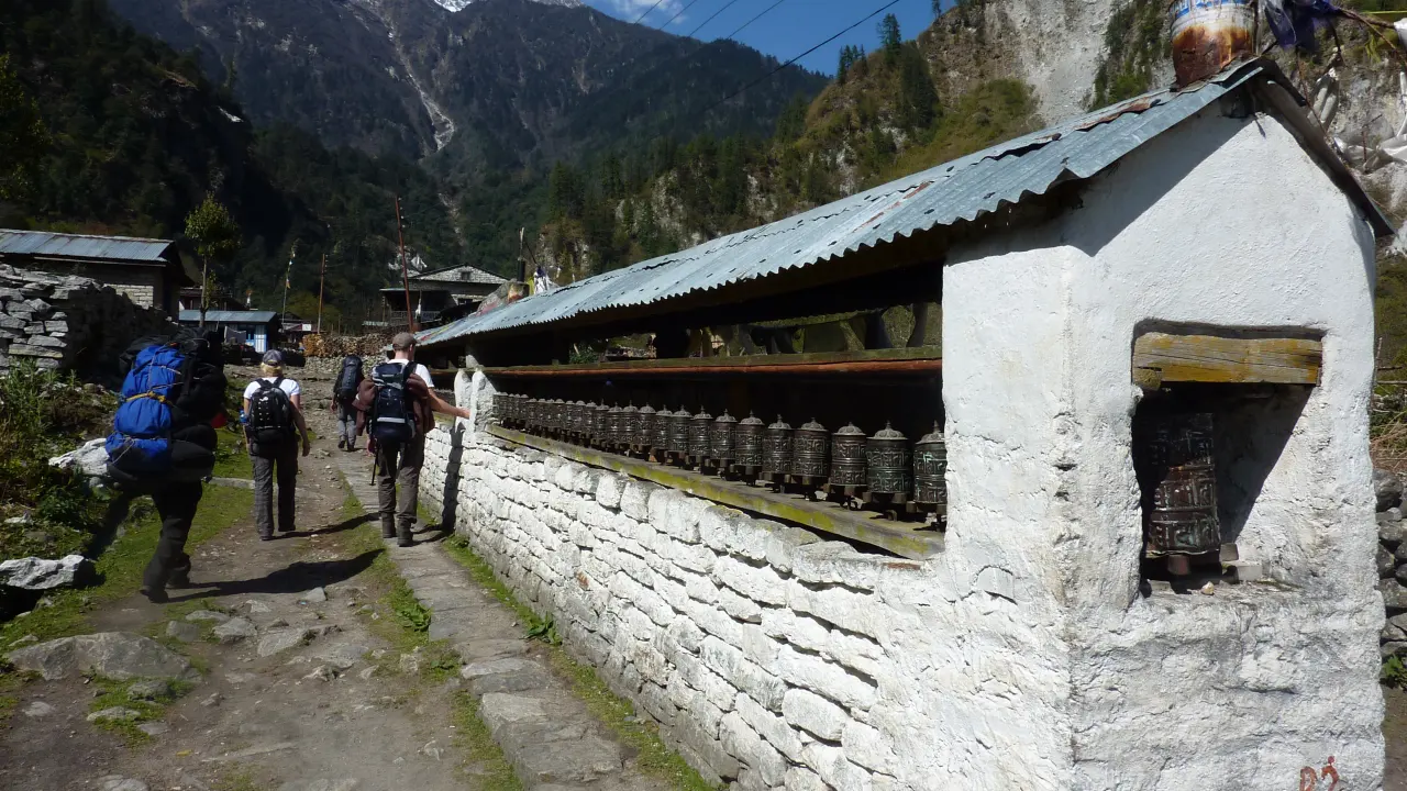 Mani-Mauer
