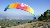 Paragliding in Pokhara, Das Paragliding in Pokhara erfreut immer mehr Besucher.