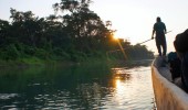 Kanufahrt im Chitwan, Ein Bootstrip entlang der Wildnis am Chitwan Nationalpark. Krokodile, Nashörner und vieles mehr inklusive.