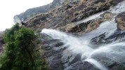 Wasserfall bei Jagat, Auf den Weg nach Manang, kreuzt man diesen schönen Wasserfall.