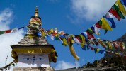 Kleine  Stupa Everest Trekking, Viele Stupas gibt es auf den Trekkingwegen zu sehen.